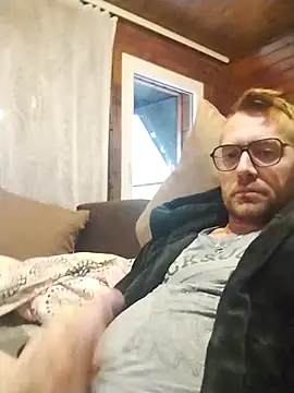 Snapshot of tomee83 chatting on 11-06-25, 06:03 tomee83 online show from 11-06-25, 06:03