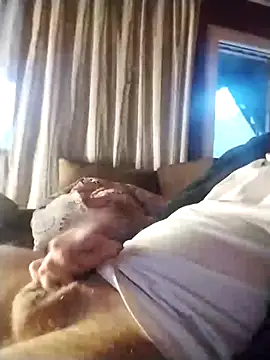 Snapshot of tomee83 chatting on 11-30-25, 06:17 tomee83 online show from 11-30-25, 06:17