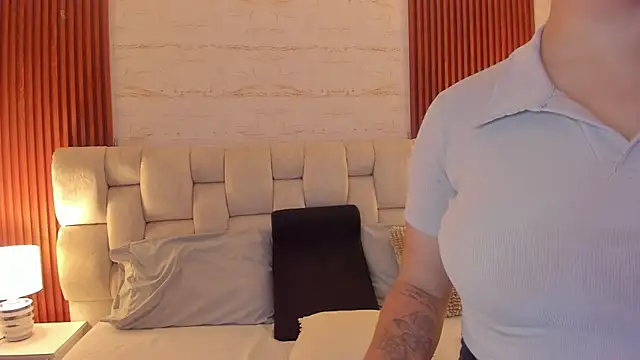 Snapshot of SophiaWylde chatting on 02-21-25, 04:51 SophiaWylde online show from 02-21-25, 04:51