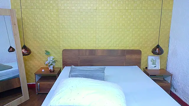 Squirter pussybomb online show from 12-13-24, 04:00