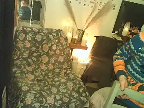 Snapshot of DaddyQuimHot chatting on 12-19-24, 12:24 DaddyQuimHot online show from 12-19-24, 12:24