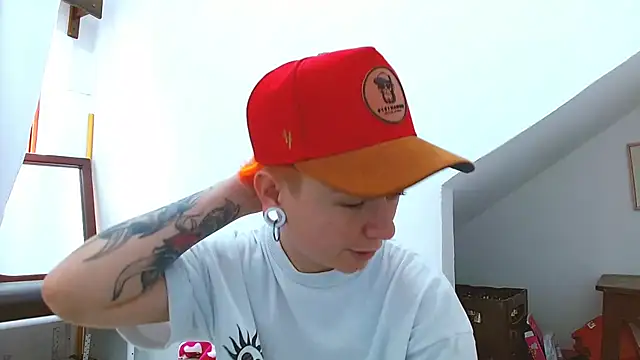 Snapshot of tomboyblue chatting on 12-21-25, 03:08 tomboyblue online show from 12-21-25, 03:08