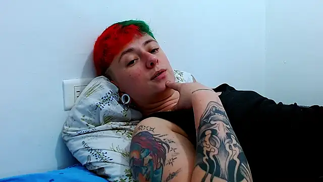 Snapshot of tomboyblue chatting on 01-09-26, 08:32 tomboyblue online show from 01-09-26, 08:32