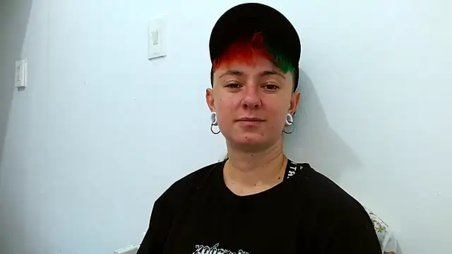 Snapshot of tomboyblue chatting on 01-10-26, 05:15 tomboyblue online show from 01-10-26, 05:15