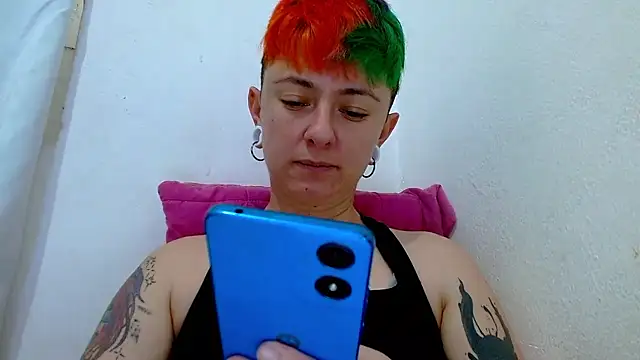 Snapshot of tomboyblue chatting on 01-15-26, 08:12 tomboyblue online show from 01-15-26, 08:12