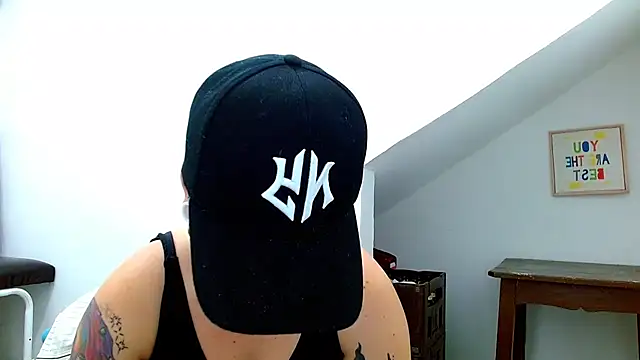 Snapshot of tomboyblue chatting on 01-31-26, 09:24 tomboyblue online show from 01-31-26, 09:24