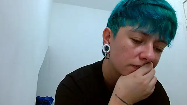 Snapshot of tomboyblue chatting on 02-14-26, 04:04 tomboyblue online show from 02-14-26, 04:04