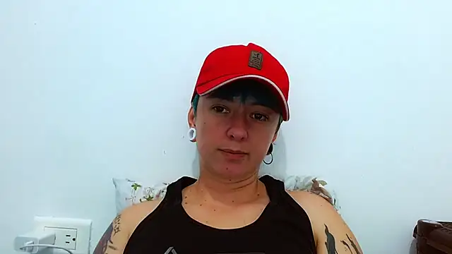 Snapshot of tomboyblue chatting on 02-26-26, 06:29 tomboyblue online show from 02-26-26, 06:29