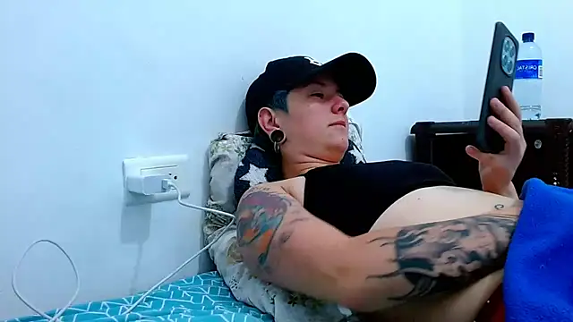 Snapshot of tomboyblue chatting on 03-10-26, 10:59 tomboyblue online show from 03-10-26, 10:59