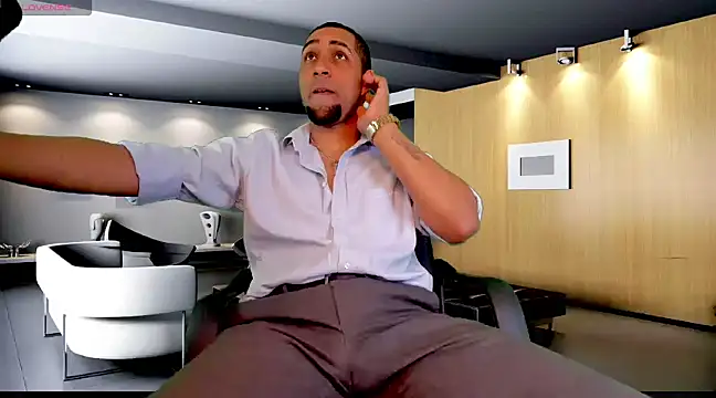 Snapshot of Paolo_johnson chatting on 01-31-25, 12:07 Paolo johnson online show from 01-31-25, 12:07