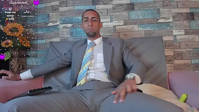 Snapshot of Paolo_johnson chatting on 02-13-25, 03:39 Paolo johnson online show from 02-13-25, 03:39
