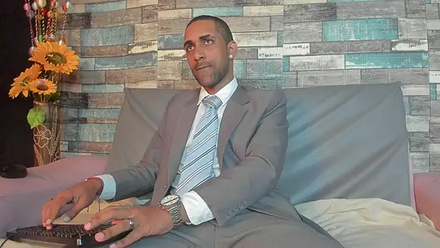 Snapshot of Paolo_johnson chatting on 03-17-25, 10:49 Paolo johnson online show from 03-17-25, 10:49