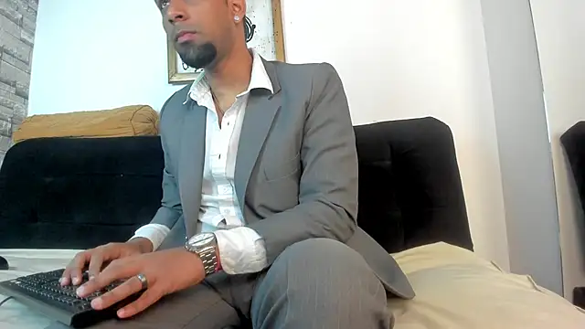 Snapshot of Paolo_johnson chatting on 10-16-25, 11:44 Paolo johnson online show from 10-16-25, 11:44