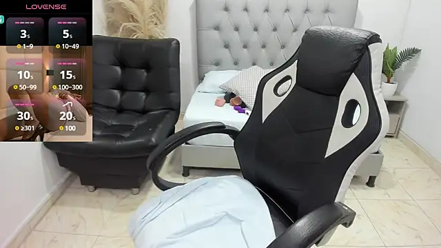 Snapshot of niraksil chatting on 02-17-25, 12:05 niraksil online show from 02-17-25, 12:05