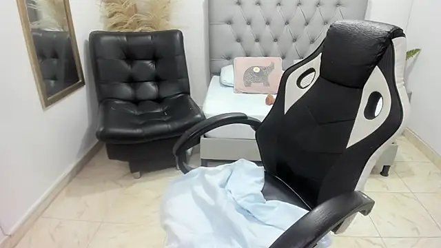 Snapshot of niraksil chatting on 02-21-25, 04:26 niraksil online show from 02-21-25, 04:26