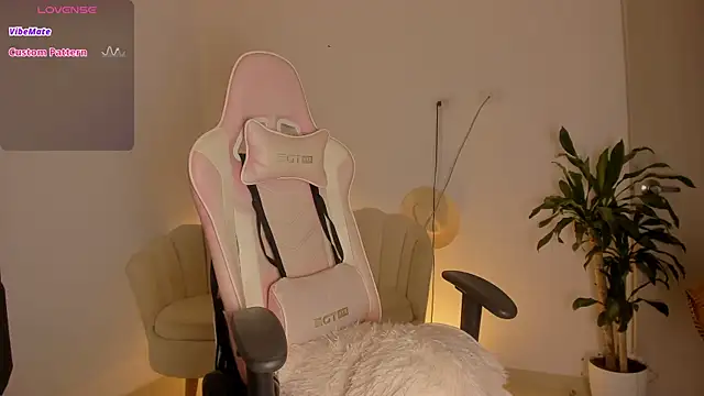 LittleSofia  online show from 10-24-25, 02:52