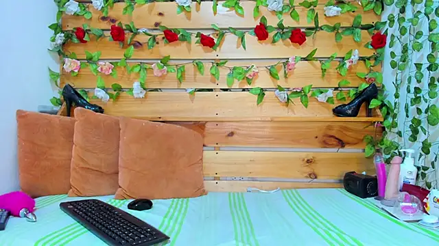 daniela casallas  online show from 03-11-25, 05:35