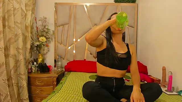 daniela casallas  online show from 05-13-26, 01:30