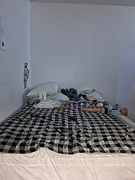 Snapshot of Puffgettingstuffed chatting on 12-23-25, 09:18 Puffgettingstuffed online show from 12-23-25, 09:18