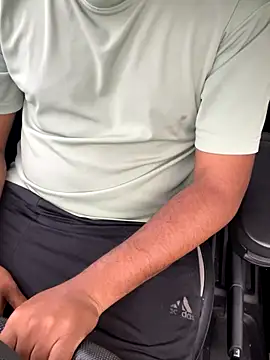 Snapshot of bighorn2000 chatting on 10-27-25, 11:36 bighorn2000 online show from 10-27-25, 11:36