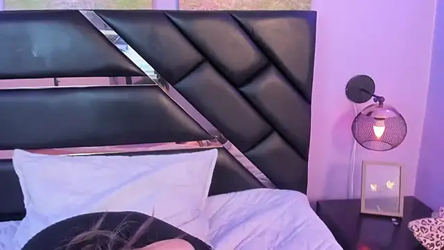 Snapshot of Annie_mone chatting on 03-19-25, 10:09 Annie mone online show from 03-19-25, 10:09