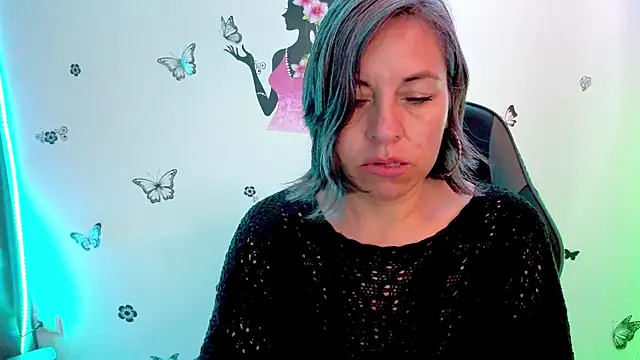 Lady breaks hearts online show from 04-07-26, 01:00