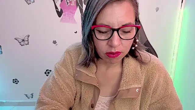 Lady breaks hearts online show from 06-03-26, 01:25