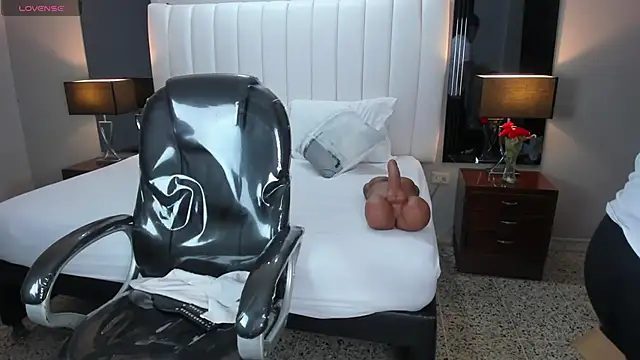 Snapshot of vanity_sex chatting on 03-05-25, 11:38 vanity sex online show from 03-05-25, 11:38