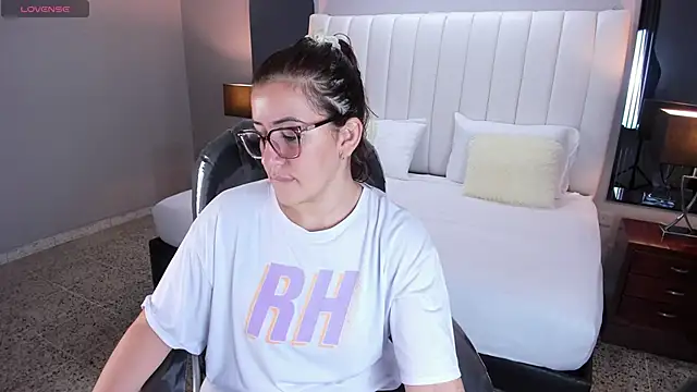 Snapshot of vanity_sex chatting on 09-11-25, 11:32 vanity sex online show from 09-11-25, 11:32