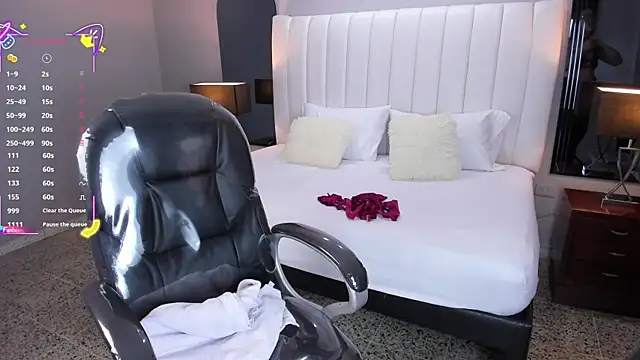 Snapshot of vanity_sex chatting on 09-17-25, 11:45 vanity sex online show from 09-17-25, 11:45