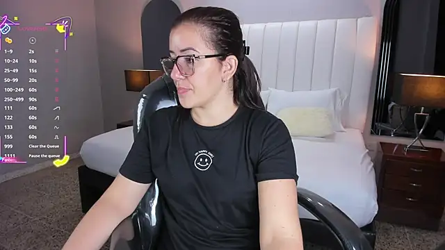 Snapshot of vanity_sex chatting on 09-22-25, 11:45 vanity sex online show from 09-22-25, 11:45