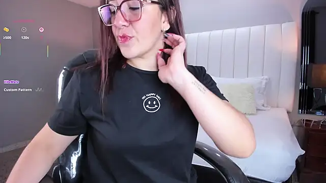 Snapshot of vanity_sex chatting on 10-16-25, 11:55 vanity sex online show from 10-16-25, 11:55