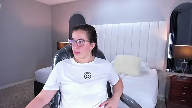 Snapshot of vanity_sex chatting on 10-28-25, 11:36 vanity sex online show from 10-28-25, 11:36