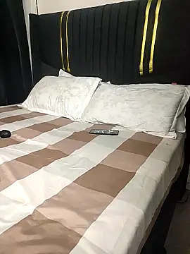 Snapshot of KikiLovesD chatting on 02-16-26, 12:23 KikiLovesD online show from 02-16-26, 12:23