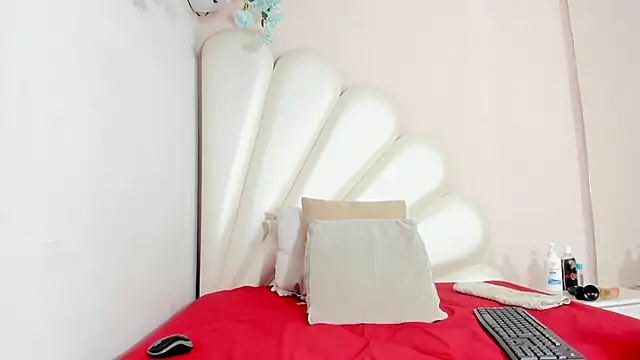 Lorena Hawkins online show from 01-30-25, 01:21