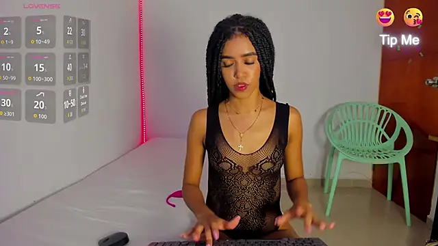 Lorena Hawkins online show from 09-23-25, 04:10