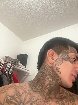 Snapshot of Papinine6 chatting on 10-21-25, 10:05 Papinine6 online show from 10-21-25, 10:05