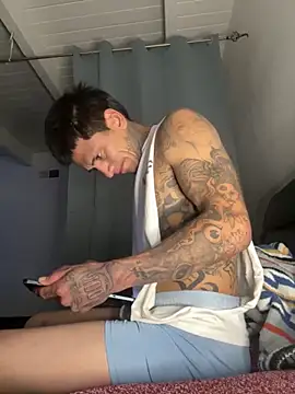 Snapshot of Papinine6 chatting on 10-31-25, 09:54 Papinine6 online show from 10-31-25, 09:54