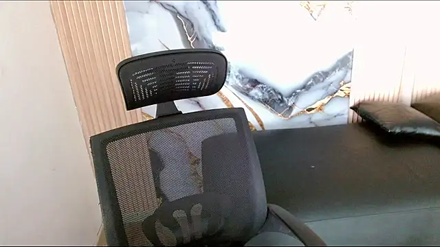 Snapshot of Dollbehavior_ chatting on 10-22-25, 11:21 Dollbehavior online show from 10-22-25, 11:21