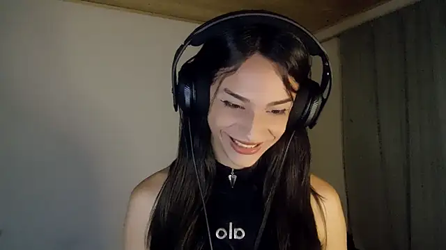 Snapshot of Dollbehavior_ chatting on 11-28-25, 03:42 Dollbehavior online show from 11-28-25, 03:42