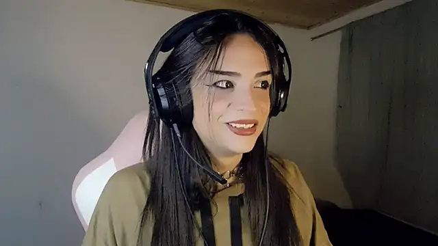 Snapshot of Dollbehavior_ chatting on 01-08-26, 03:20 Dollbehavior online show from 01-08-26, 03:20