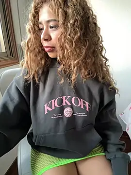 LEONCITA  online show from 12-12-24, 04:32