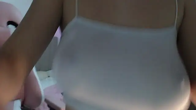 Snapshot of Caribbean_beauty_ chatting on 03-12-25, 02:09 Caribbean beauty online show from 03-12-25, 02:09