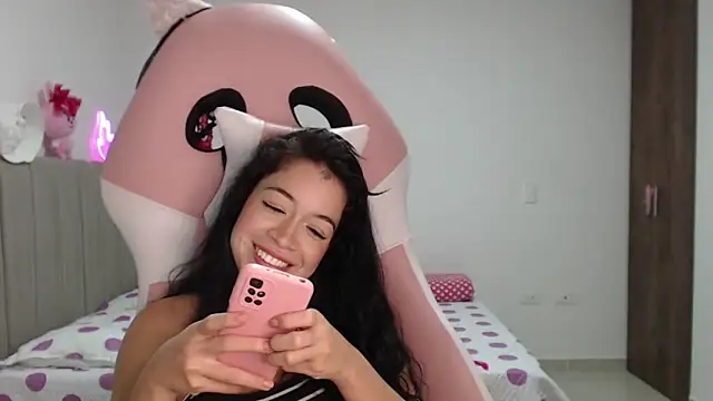 Snapshot of Caribbean_beauty_ chatting on 03-14-25, 05:27 Caribbean beauty online show from 03-14-25, 05:27