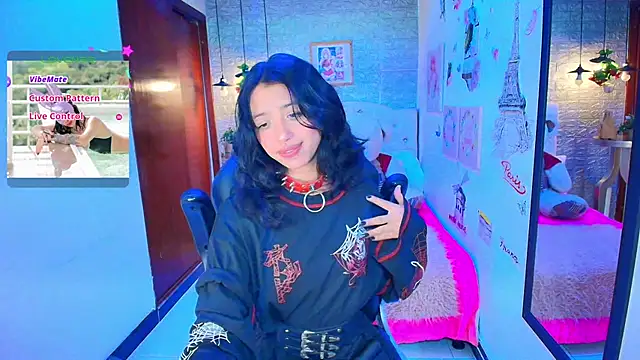 Snapshot of REDHOTTER_ chatting on 01-14-25, 07:53 REDHOTTER online show from 01-14-25, 07:53