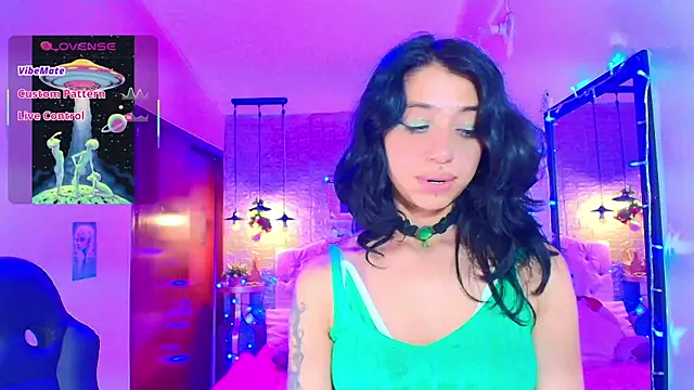 Snapshot of REDHOTTER_ chatting on 01-21-25, 02:00 REDHOTTER online show from 01-21-25, 02:00
