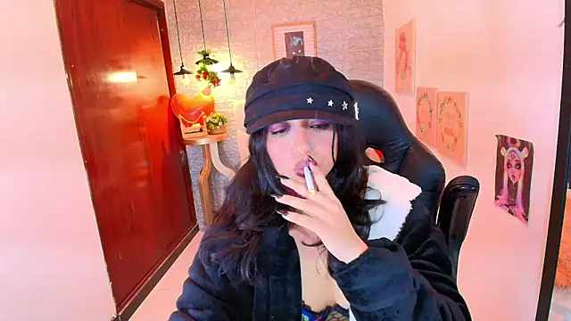 Snapshot of REDHOTTER_ chatting on 02-17-25, 08:04 REDHOTTER online show from 02-17-25, 08:04