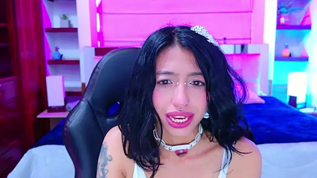 Snapshot of REDHOTTER_ chatting on 10-17-25, 12:52 REDHOTTER online show from 10-17-25, 12:52