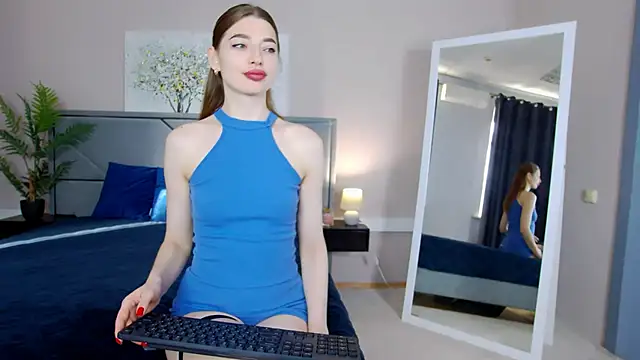 Snapshot of NicoleRosss chatting on 11-21-25, 09:30 NicoleRosss online show from 11-21-25, 09:30