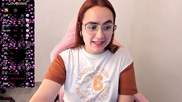 Snapshot of maryluna95 chatting on 02-11-25, 02:46 maryluna95 online show from 02-11-25, 02:46